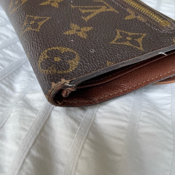 Louis Vuitton Eugenie Wallet - Picture 5 of 10